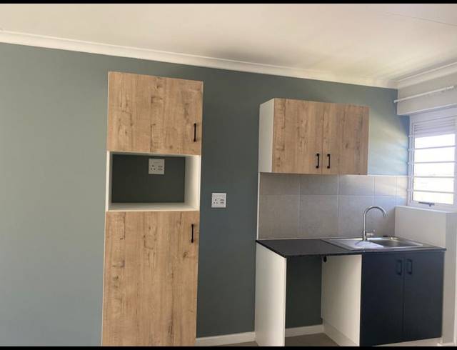 2 BEDROOM TOWNHOUSE FOR SALE IN FAIRVIEW